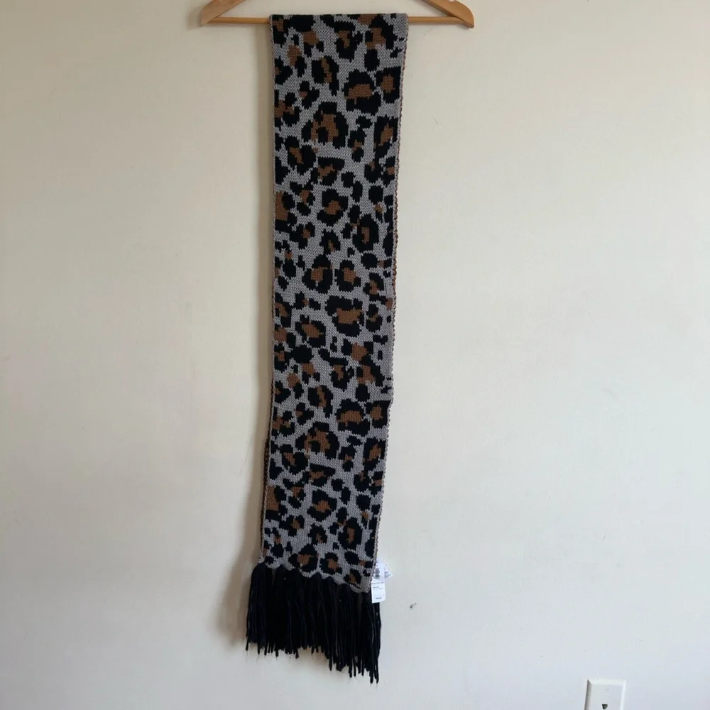 Old navy || womans Leopard Print Scarf with Fringe